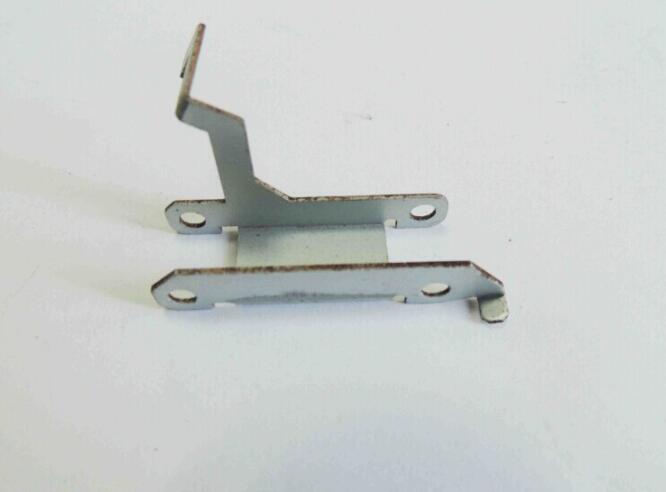 五金沖壓件中如何對(duì)五金彈片的性能來選擇金屬材料呢？